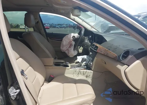 2012 Mercedes-Benz C 300 Luxury 4Matic/Sport 4Matic z USA, uszkodzony, nr VIN WDDGF8BB6CR227922